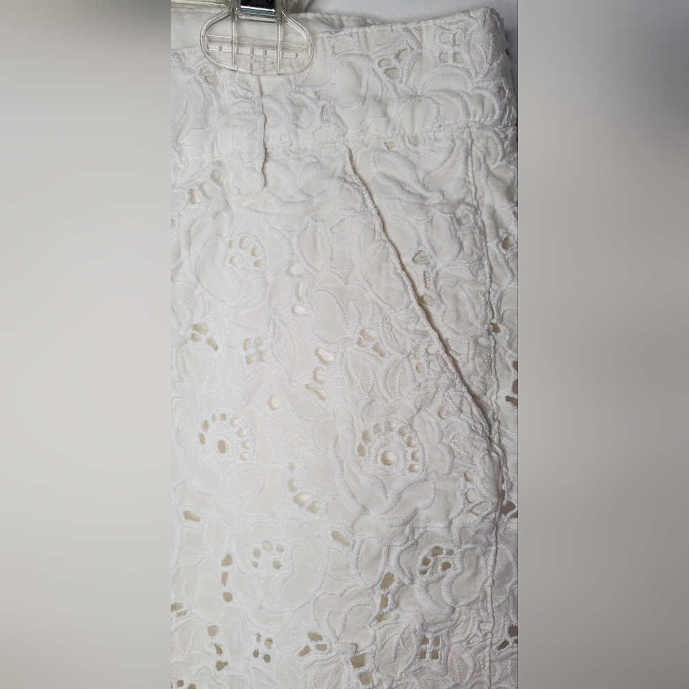 LUCKY BRAND -size 32- white lace shorts - low rice pockets-cotton lining - Picture 6 of 9